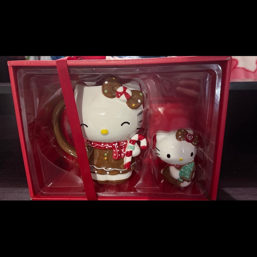 Hello Kitty Red and Brown Mug Set